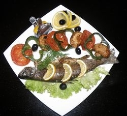 Форель с овощами-гриль.