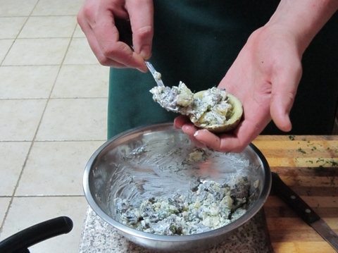 Картофельные лодочки, фаршированные грибами