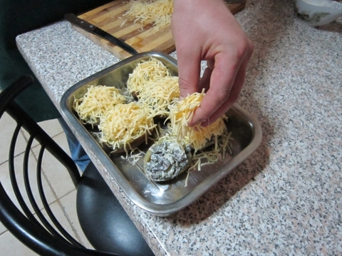 Картофельные лодочки, фаршированные грибами