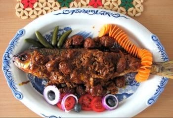 Планетарское блюдо и фаршированная рыба.