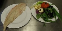 Камбала с овощами
