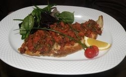Камбала с овощами