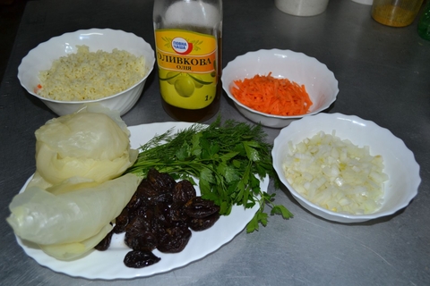 Постные голубцы с черносливом