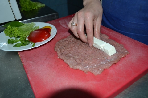 Телятина с брынзой и сладким перцем